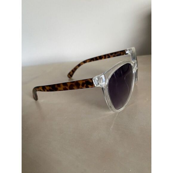 Lucky Brand Clear Crystal Frame Gray Gradient Lens Cat Eye Sunglasses - Picture 5 of 8